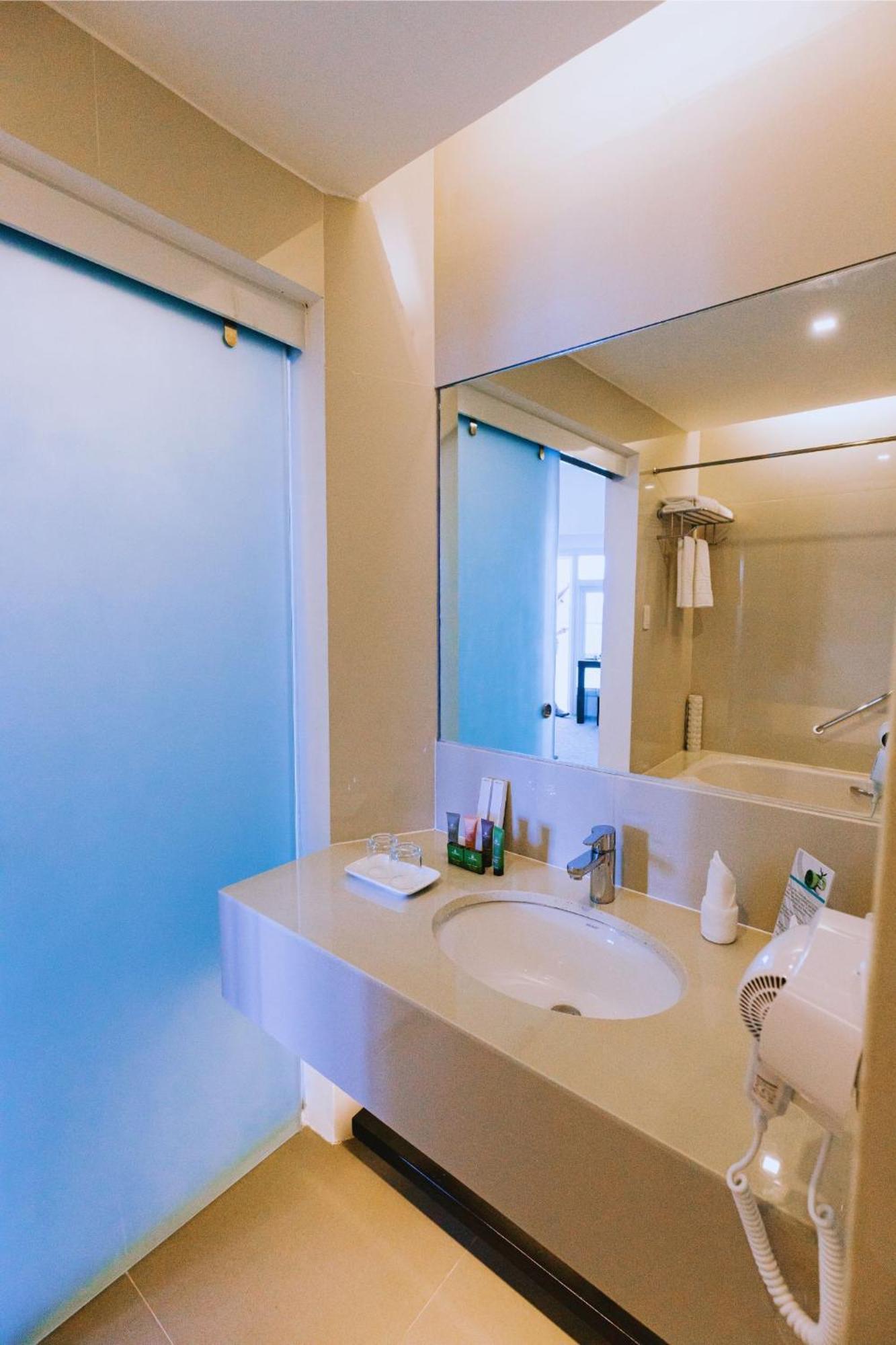 Arterra Seaview Resort Île de Mactan Extérieur photo